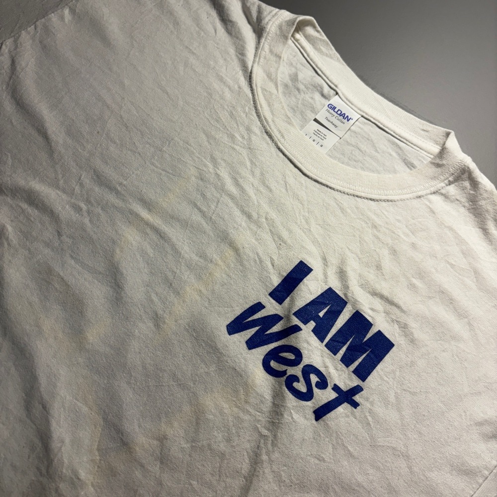 I AM West Wisconsin T Shirt Gildan Large White Cartoon Letter W‎ Graphic Tee